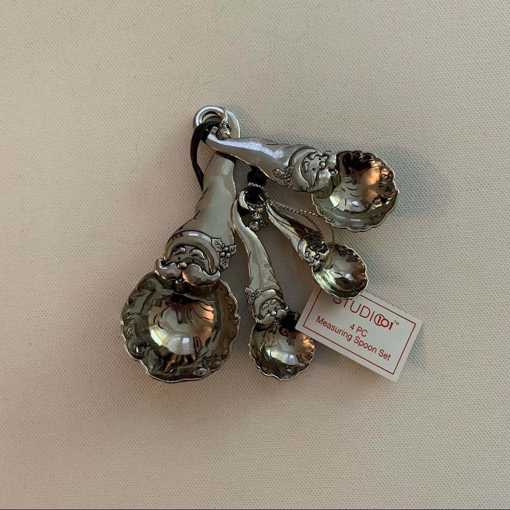 Santa Claus Christmas 4 Piece Measuring Spoon Set NWT